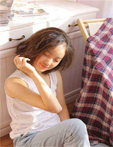 强行扒开女同桌腿玩弄的视频